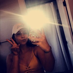 Meet your Posher, Hope